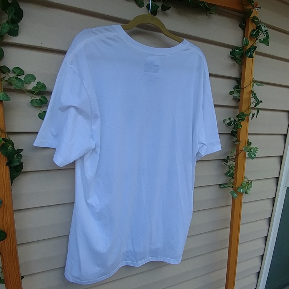 🌻 Bundle 3/$15.00  white T-shirt - Picture 2 of 2
